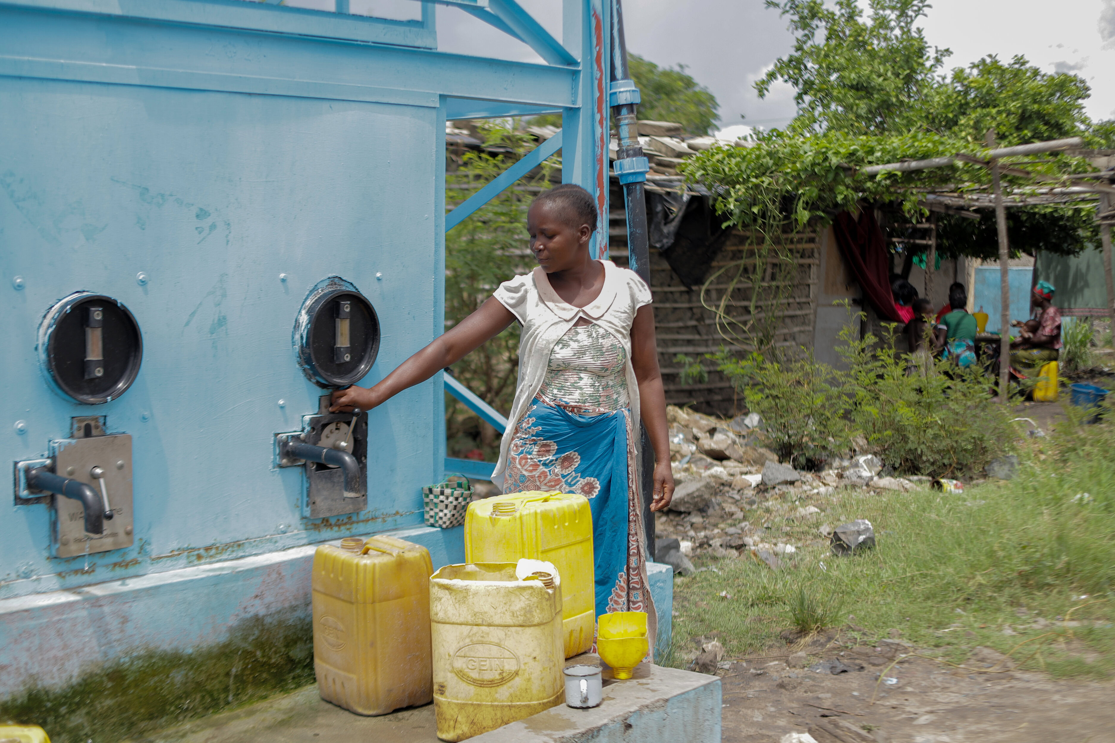 Clean and safe drinking water is not available for everyone in Mozambique. Due to flooding, the water is often saline and of minor quality. It causes diseases and bad hygiene. The 41-year-old Regina, a mother of six, was one of the people experiencing these conditions. With the Watertime programme, she now has access to clean […]