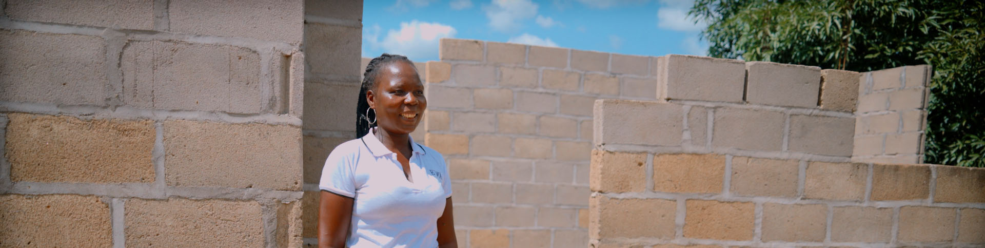 Taking care of a family of five children on your own is not easy, as Mozambican Inesi knows from experience. She lived with her family in a small hut, and her farmland yielded little. Thanks to a project by Dorcas, Inesi got a new opportunity. Several times a year, she harvests various crops and, in […]